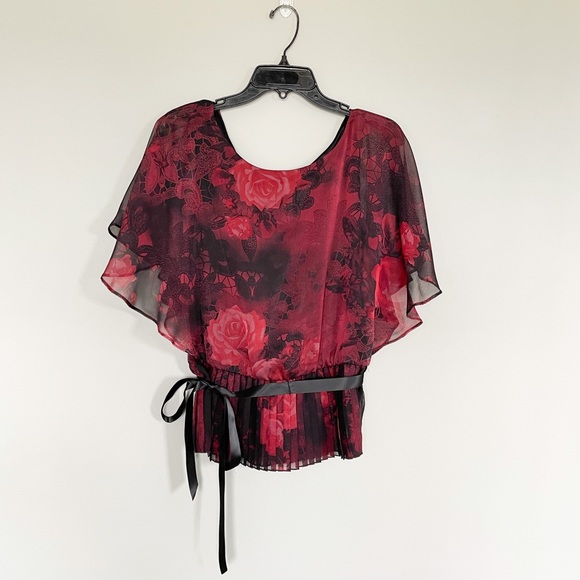 Dressbarn Collection Women's size 4 Red & Black Ruffle Bottom Flutter Sleeve Top - Picture 1 of 3